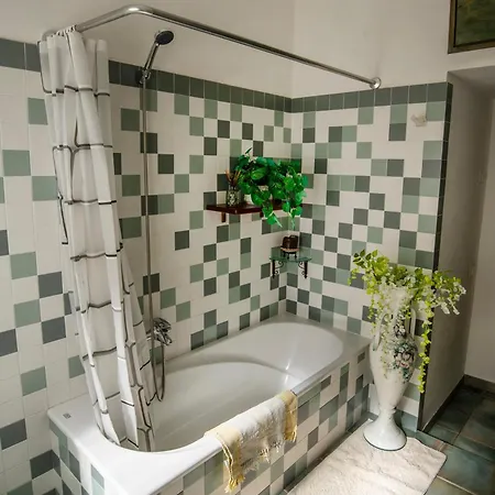 By The Semesterbostad *